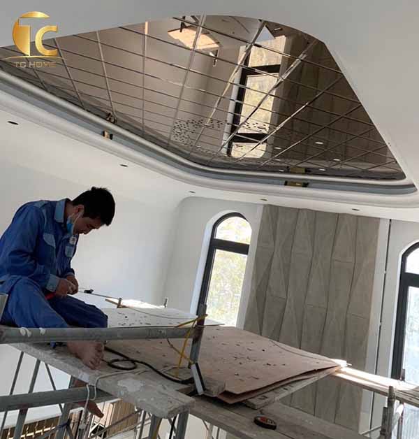 Quy trình lắp đặt gương màu trà tại TC Home