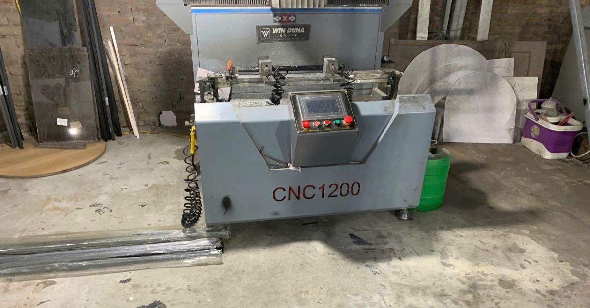 tủ nhôm cánh kính