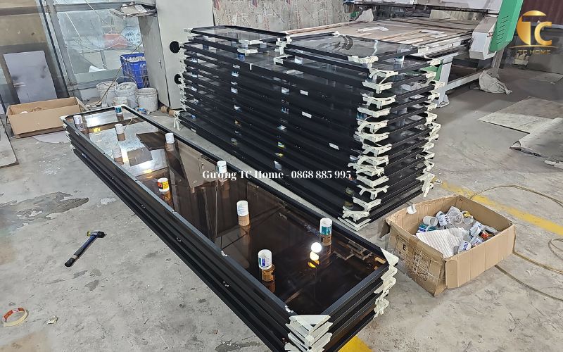 iuyr cửa kính tủ áo