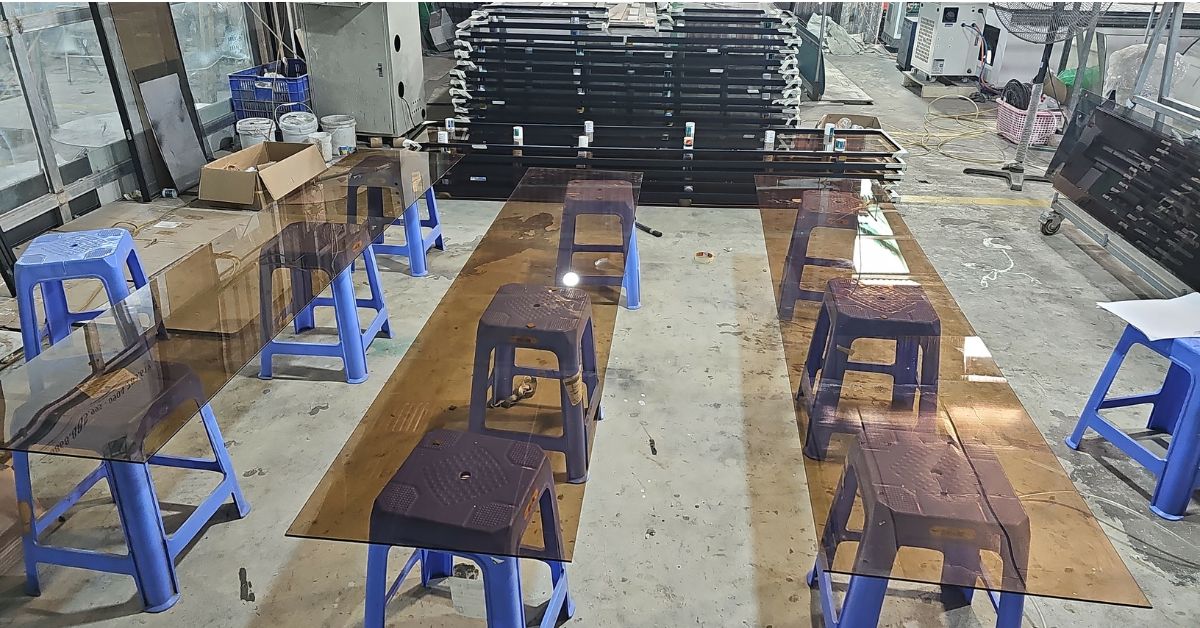cánh kính tủ quần áo hiện đại